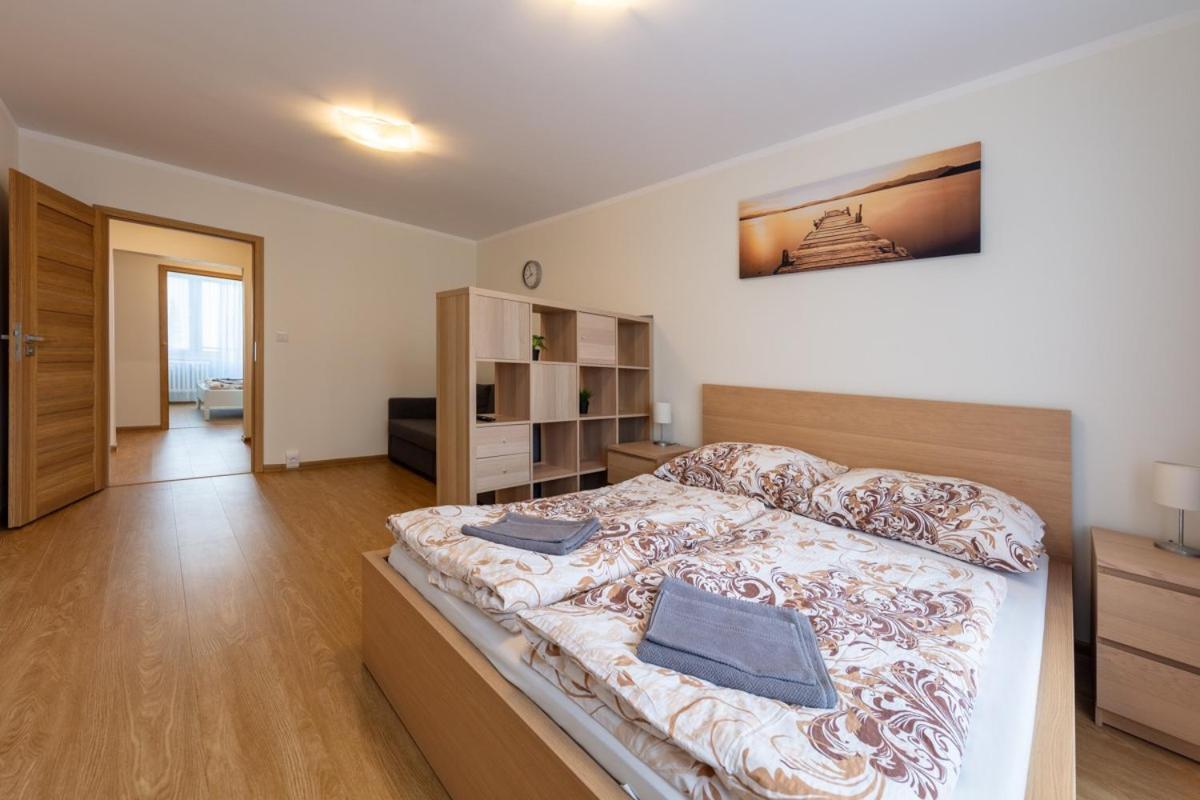 Apartamento Large Prosek - Your Second Home! Praga
