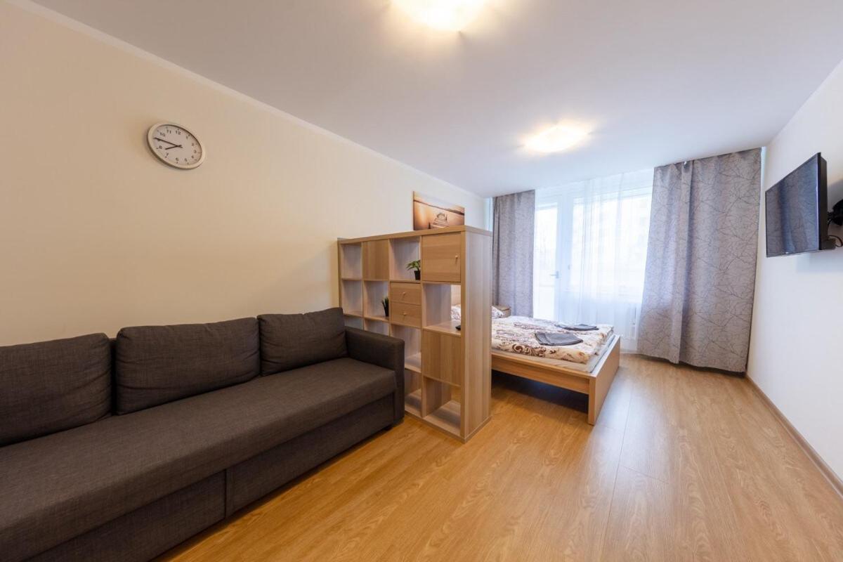 Apartamento Large Prosek - Your Second Home!