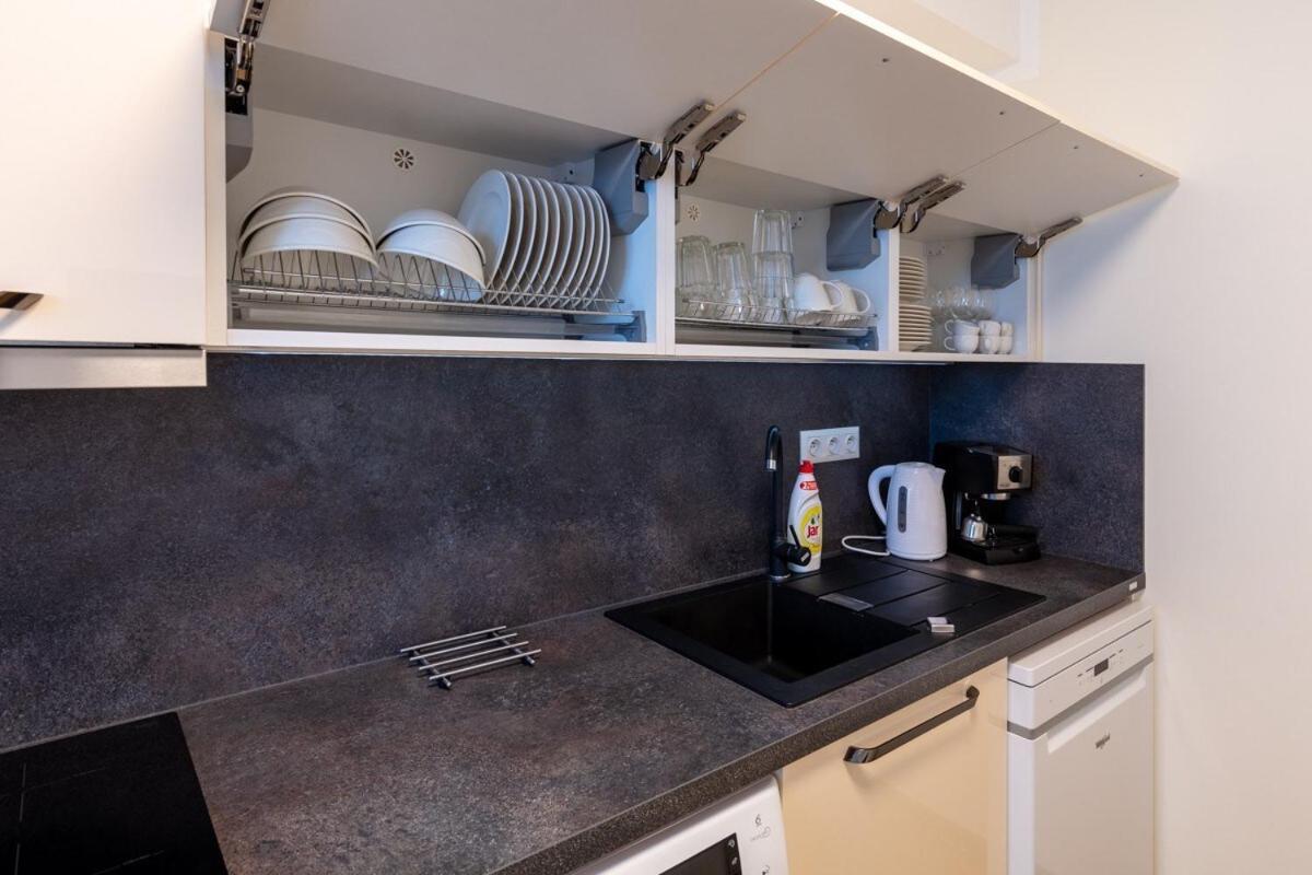 Large Prosek - Your Second Home! Apartamento *