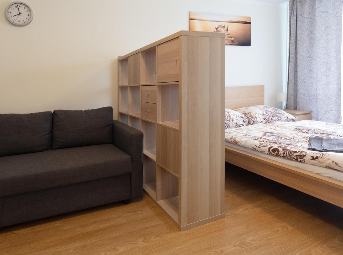 Large Prosek - Your Second Home! Prague