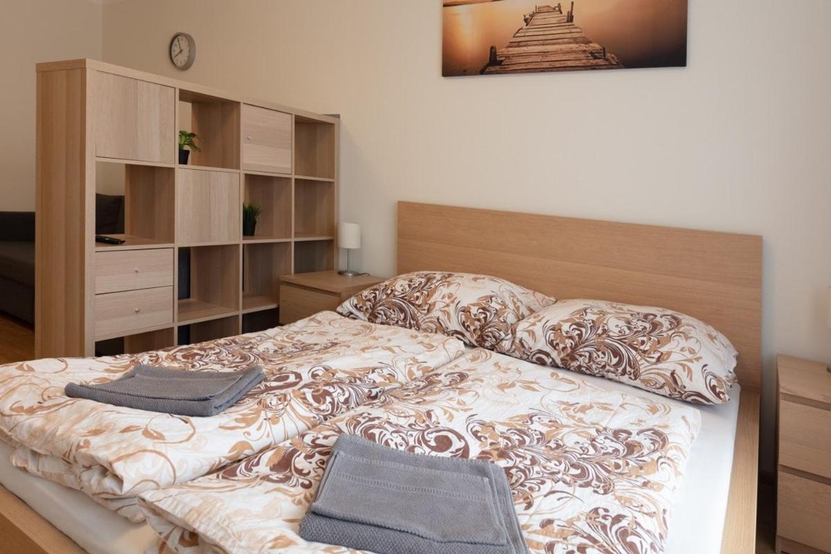 Large Prosek - Your Second Home! Apartment Prague